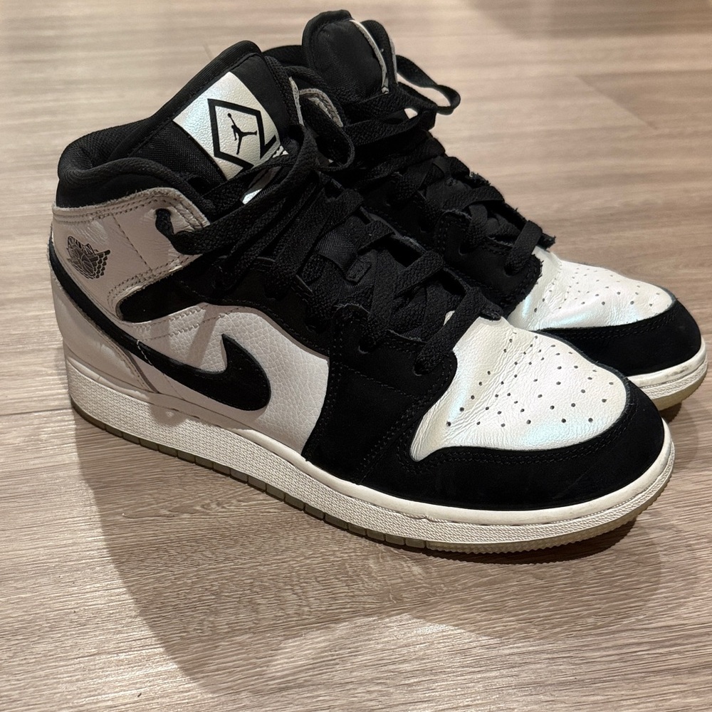 Nike Jordan Mid